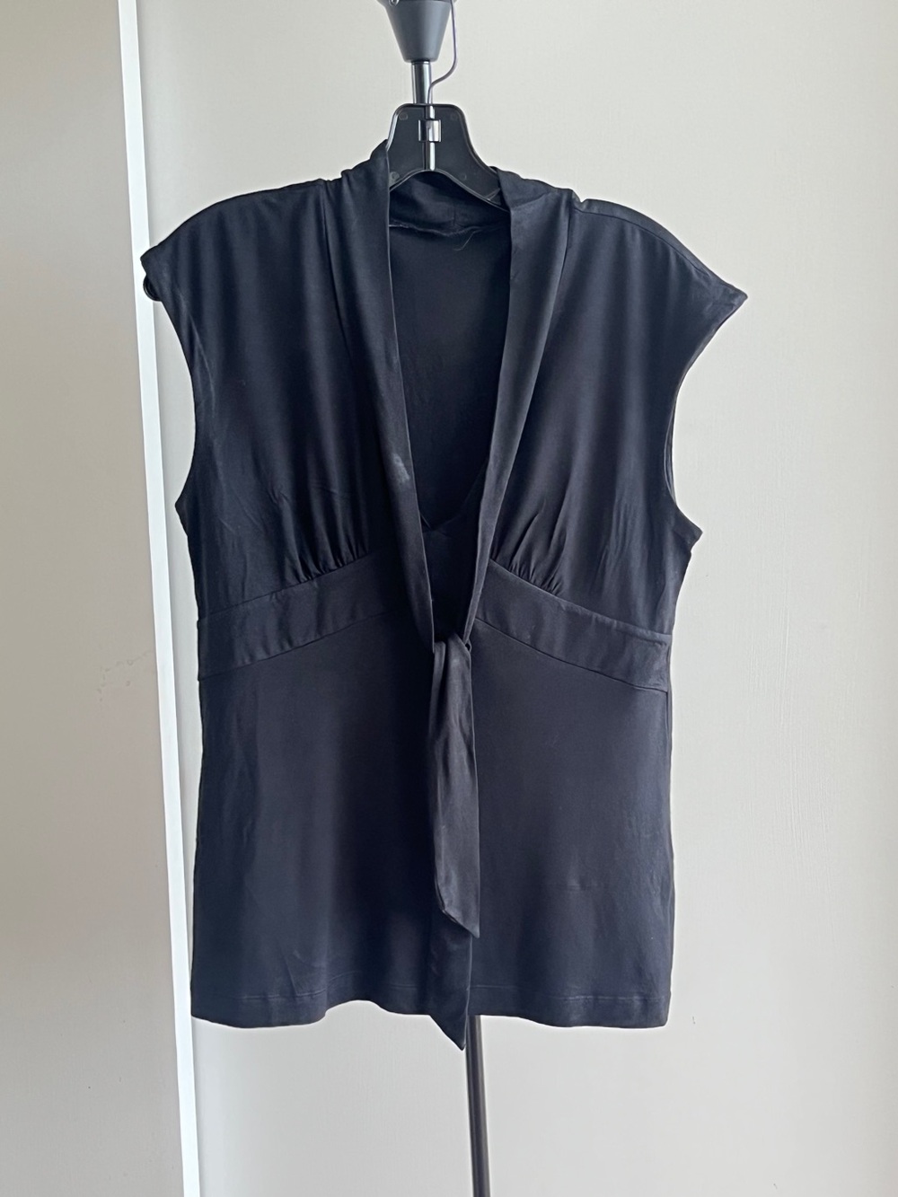 Banana Republic Top Blouse Black Sleeveless V Neck 27" Long Sz Medium